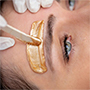 Depilación de cejas con cera